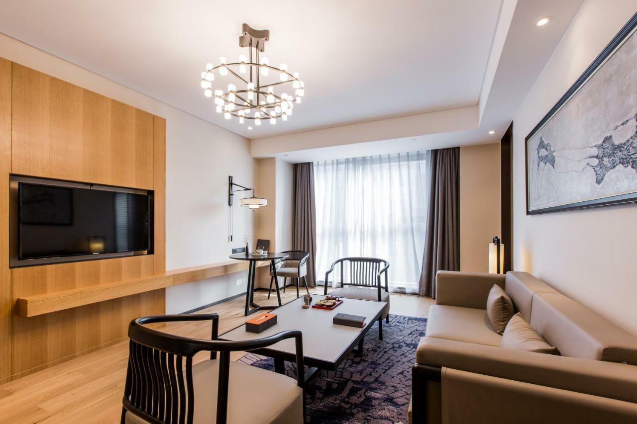Howard Johnson By Wyndham Life Zhuoyuan Нінбо Екстер'єр фото