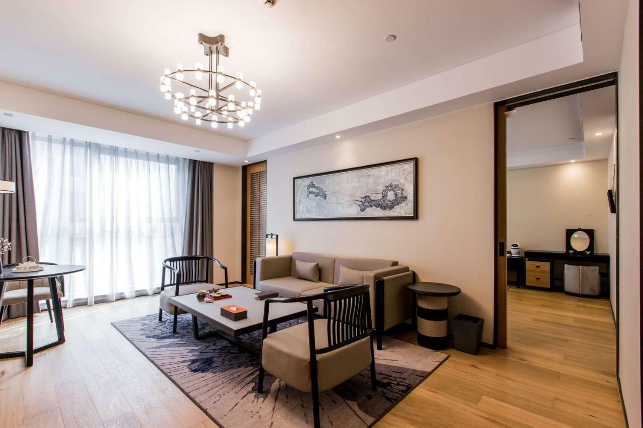 Howard Johnson By Wyndham Life Zhuoyuan Нінбо Екстер'єр фото